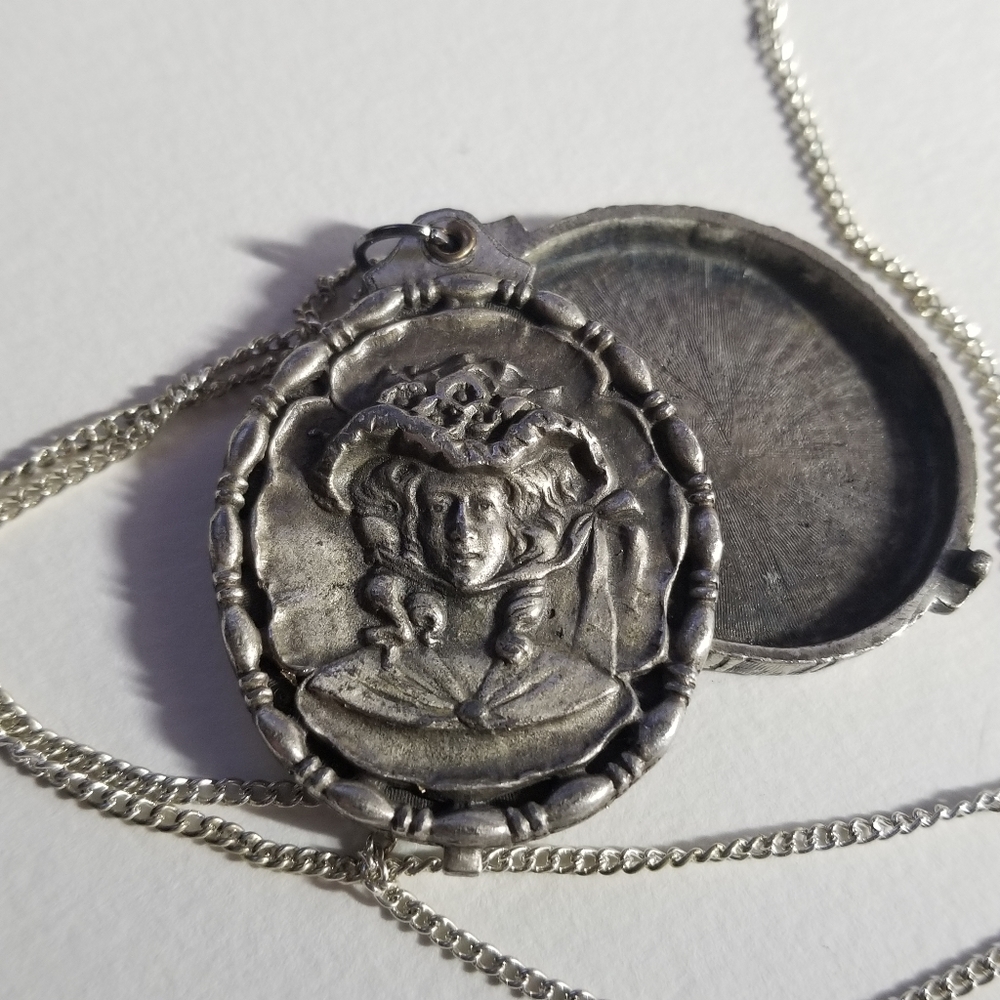 relisted -Vintage slide locket necklace Victorian lady silver tone - Picture 17 of 17